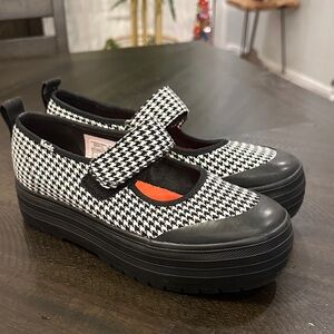 DARLING Keds Women's Houndstooth Platform Mary Janes